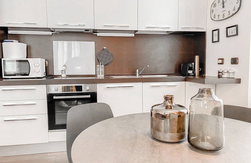 Bullona Apartment | Mac Mahon Suite - One Bedroom Apartment, Sleeps 4