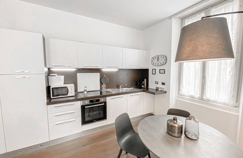 Bullona Apartment | Mac Mahon Suite - One Bedroom Apartment, Sleeps 4