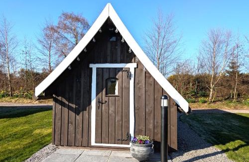 Nairn House | Macbeth's Hillock