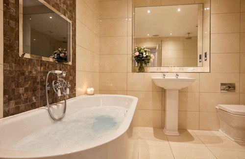 Marlow Hotel | Macdonald Compleat Angler
