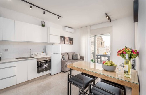 Nachlaot Apartment | Machane Yehuda 10 - One Bedroom Apartment, Sleeps 4