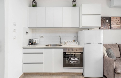 Nachlaot Apartment | Machane Yehuda 10 - One Bedroom Apartment, Sleeps 4