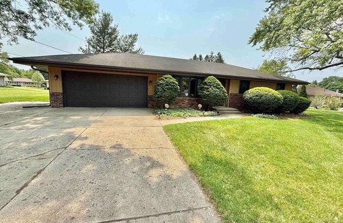 Machesney Park House | Machesney's Modern Escape - Work, Relax, Indulge