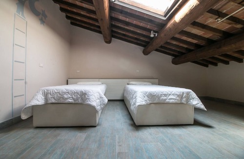 Cecina Apartment | Macine, Extra large three-room terraced house