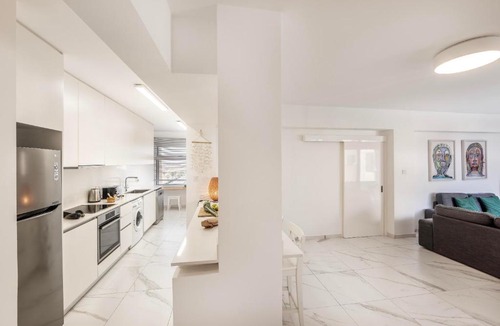 Larnaca Apartment | Mackenzie Leo Seafront Suite