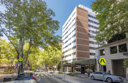 Elizabeth Bay Hotel | Macleay Hotel