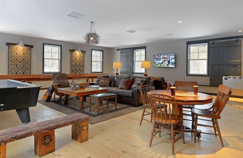 Waitsfield Hotel | Mad River Barn