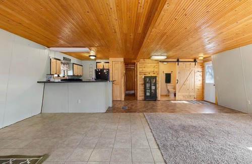 East Gull Lake House | Madden’s West Golf Home. Decks, Views, Walkout. Near NHRA Nationals & Lakes Jam