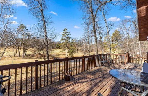 East Gull Lake House | Madden’s West Golf Home. Decks, Views, Walkout. Near NHRA Nationals & Lakes Jam