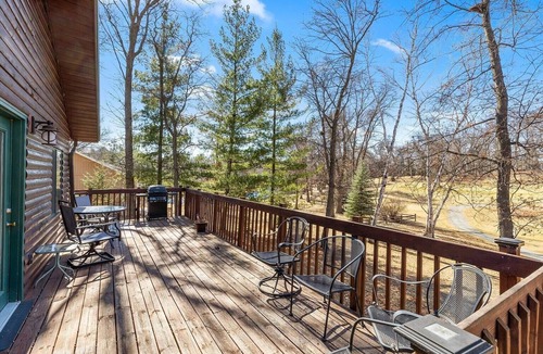 East Gull Lake House | Madden’s West Golf Home. Decks, Views, Walkout. Near NHRA Nationals & Lakes Jam