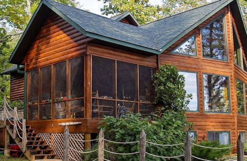 La Pointe House | Madeline Island’s south shore offers a cozy lakeside retreat