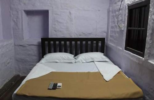Gulab Sagar House | Madhur Villa Guest House