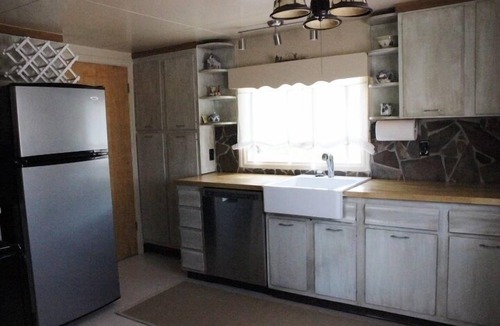 Ennis House | Madison River Front Home, Fishing Retreat, Walk to Ennis