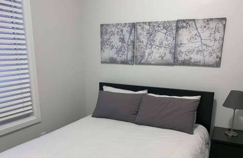 Kensington Market Apartment | Madison Room (Shared Kitchen/Bathroom)