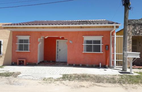 Euzebio Izabelino Bermudez House | Madreselva