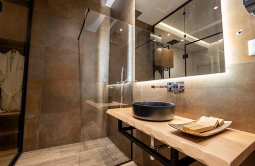 Qender Hotel | Mae Select Hotel