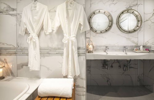 Simon's Town Bed & Breakfast | Magellans Hotel