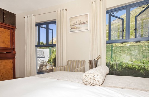 Simon's Town Bed & Breakfast | Magellans Hotel