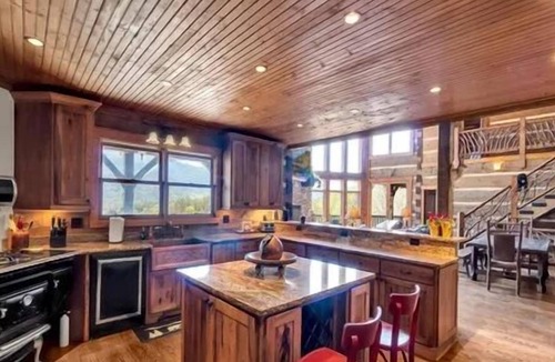 Maggie Valley Cabin | Maggie Valley Golf Club Home, sleeps 20. Ski Area 5-10 min away!