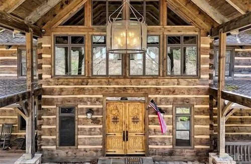 Maggie Valley Cabin | Maggie Valley Golf Club Home, sleeps 20. Ski Area 5-10 min away!