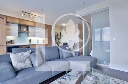 Toronto Entertainment District Apartment | Magic - Executive Luxury Condo King West