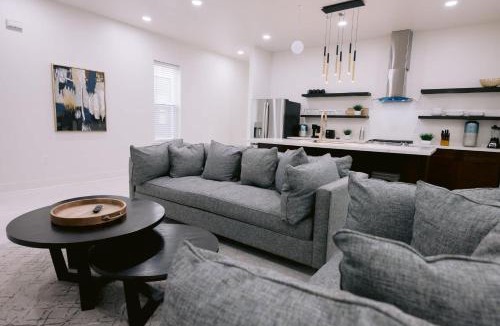 Tulane - Gravier Apartment | Magic canal