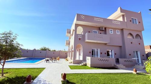 Luxor House | Magic Garden House