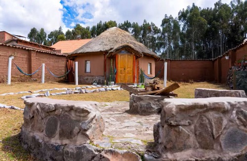 Balconcillo House | Magic house with alpacas and sacred temple (maloca)