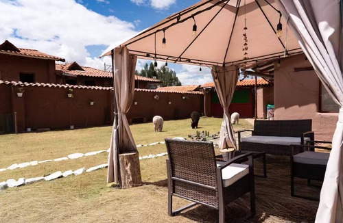 Balconcillo House | Magic house with alpacas and sacred temple (maloca)