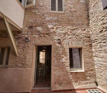 Spello House | Magic Spell - 200 mq - zona centro - intera casa vacanze con ampi spazi relax, fino a 10 ospiti, - tassa soggiorno inclusa