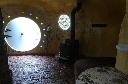 Gasquet Cabin | Magic Underground Hobbit Hole @ Sustainable Ecovillage