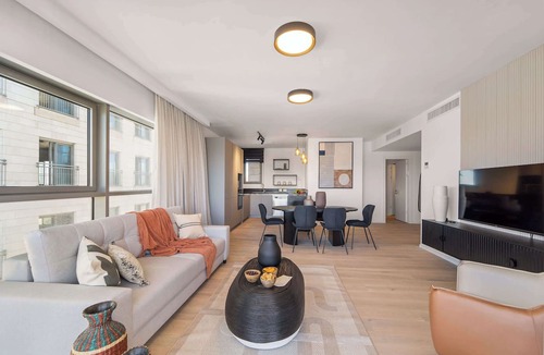 Jerusalem City Centre Condo | Magical 2 BDR/Parking By Isrentals