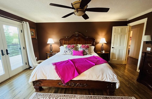 North Cowichan House | Magical Farm Villa with Heated Salt Water Pool