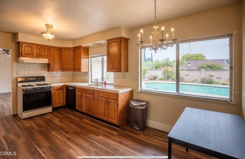 Thousand Oaks House | Magical Home w/6 amazing bedrooms & Sparkling pool! Relaxing & Family-friendly!