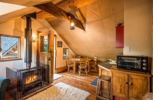 Alexandra House | Magical Loft Among the Trees at Homewood Forest Retreat