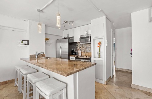 Ala Moana Apartment | Magical Ocean View, 3 Bedroom, 3 Full Bath, 1 Complimentary Parking