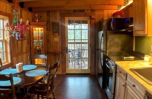 Shenandoah House | Magical Tree House Experience with a Private Hot Tub in Shenandoah Valley, Virginia