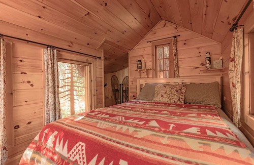 LaFayette Cabin | Magical Tree House Rental in the Woods near Syracuse for Glamping in New York State