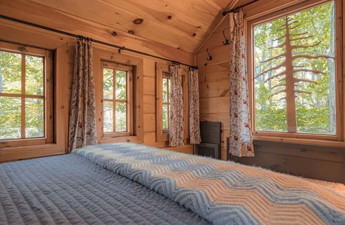LaFayette Cabin | Magical Tree House Rental in the Woods near Syracuse for Glamping in New York State