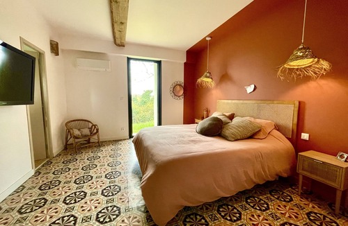 Castres House | Magnificent 18th century farmhouse, perfectly quiet, in the middle of fields.
