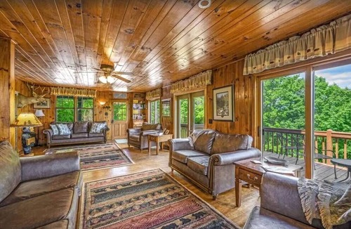 Wears Valley House | Magnificent 26-Person Vacation Rental in Sevierville, Tennessee - The Ultimate Glamping Site near Pigeon Forge