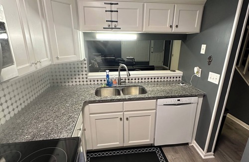 Durham House | Magnificent 2Br 1.5B Townhome Duke University - 1 Mile Downtown Durham - 4 Mile