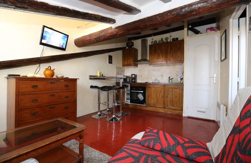 Old Town Apartment | Magnificent air-conditioned apartment 50 metres from the sea