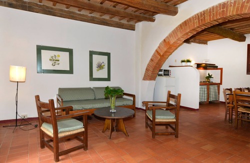Guasticce House | Magnificent and large apartment in the Tuscan countryside