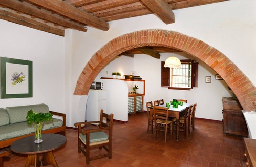 Guasticce House | Magnificent and large apartment in the Tuscan countryside