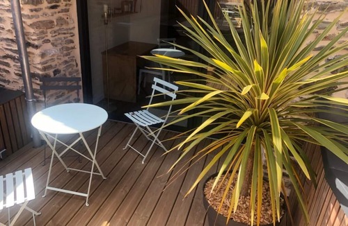 Landerneau House | Magnificent apartment/spa, river view, town center, quiet location, garage. Near the sea