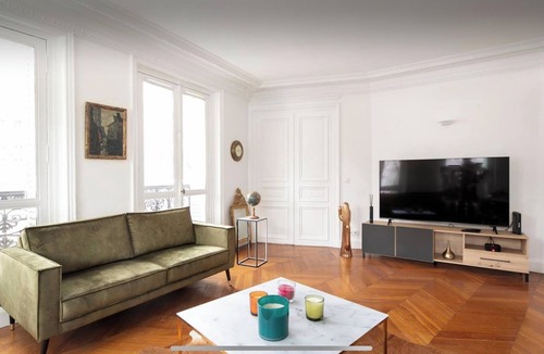 Chaillot Apartment | Magnificent apt in the heart of 16th Paris- 8 people.