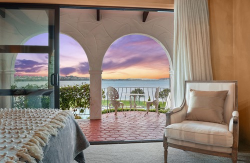 Sunnyhills House | Magnificent Beachfront Mansion - Pool