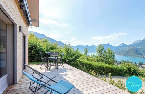 Talloires-Montmin Ski Chalet | Magnificent Chalet : lake and mountain view.