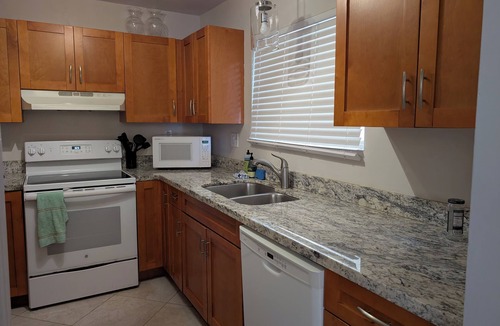 Century Village Condo | Magnificent Condo 5 minutes to the golf course and only 20 minutes to the Beach!